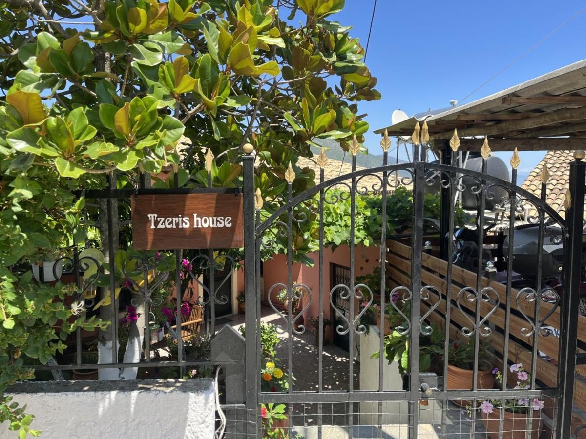 Tzeris House Ferienhaus *